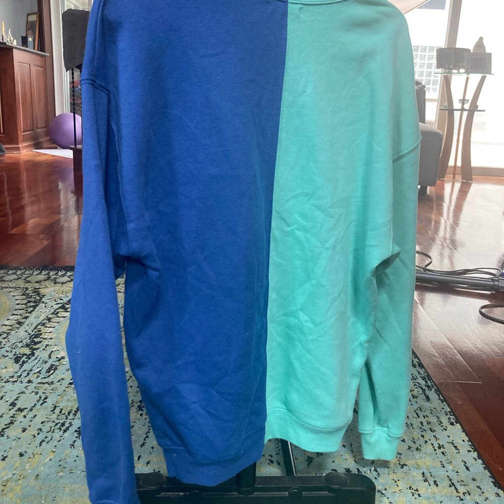 Sweatshirt - Picture 4 of 4